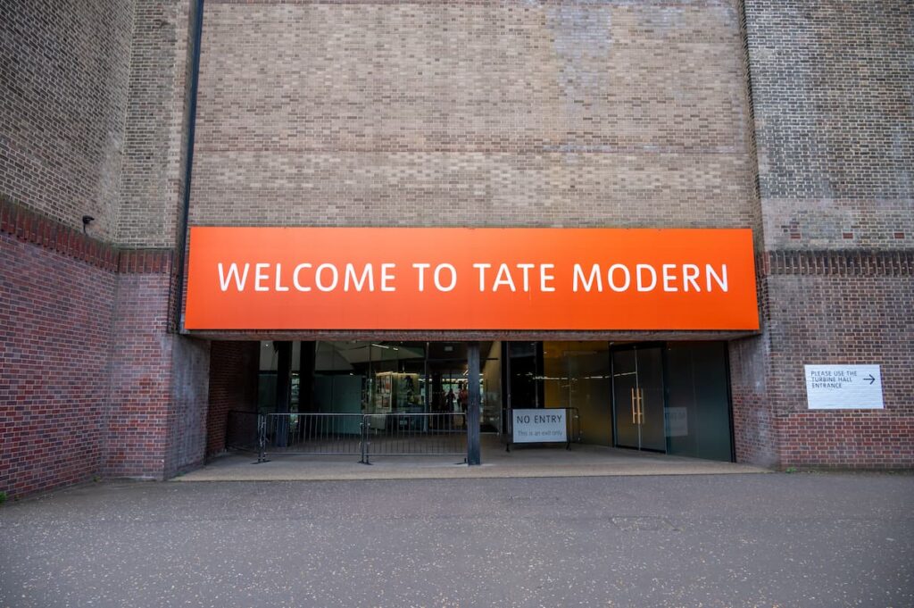 Entrada al museo TATE en Londres